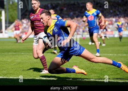 Matty Ashton of Warrington Wolves dives over the line to score a try ...