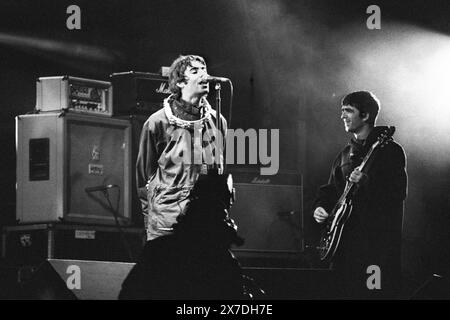 洋楽 THE GLASTONBURY BROADCASTS VOL 1 OASIS GALLAGHER BROTHERS, OASIS, FIRST GLASTONBURY HEADLINE, 1995: Liam