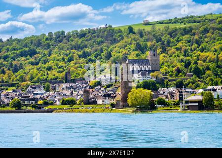 View over Oberwesel am Rhein town in Rhine Valley, Germany. Oberwesel medieval towers and St. Martin church seen from river in Rhineland-Palatinate Stock Photo