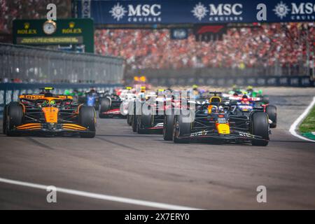 Imola, Italy. 19th May, 2024. Drivers start the Emilia-Romagna F1 Grand Prix race. Credit: SOPA Images Limited/Alamy Live News Stock Photo