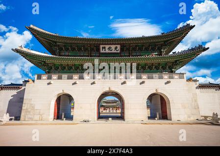 Gwanghwamun, main gate of Gyeongbokgung Palace in seoul, korea. Translation: Gwanghwamun Stock Photo