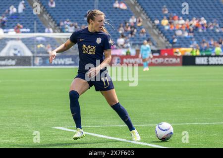 Seattle, Washington, USA. 18th May, 2024. Reign player SOFIA HUERTA #11 takes the ball down the field in the 1st half of the game, Seattle Reign vs Orlando City with a score of 2-3, on 5-19-24. (Credit Image: © Melissa Levin/ZUMA Press Wire) EDITORIAL USAGE ONLY! Not for Commercial USAGE! Stock Photo