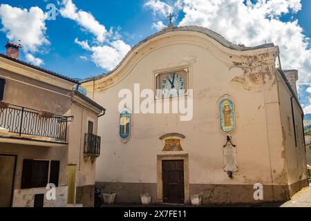 A glimpse of the small village of Castrovalva, in the province of L'Aquila in Abruzzo, part of the municipality of Anversa degli Abruzzi. Immersed in Stock Photo