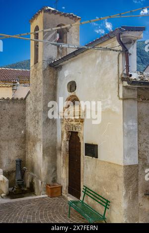 A glimpse of the small village of Castrovalva, in the province of L'Aquila in Abruzzo, part of the municipality of Anversa degli Abruzzi. Immersed in Stock Photo