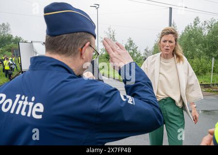 Antwerp, Belgium. 20th May, 2024. Interior Minister Annelies Verlinden is saluted by police as she arrives at the Antwerp Police Zone, the Federal Police, the Social Intelligence and Investigation Service SIOD and the European Labor Authority ELA are organizing a large-scale heavy transport inspection action under the leadership of the labor auditor, with a focus on the employment conditions of truck drivers, in Antwerp, Monday 20 May 2024. BELGA PHOTO JONAS ROOSENS Credit: Belga News Agency/Alamy Live News Stock Photo