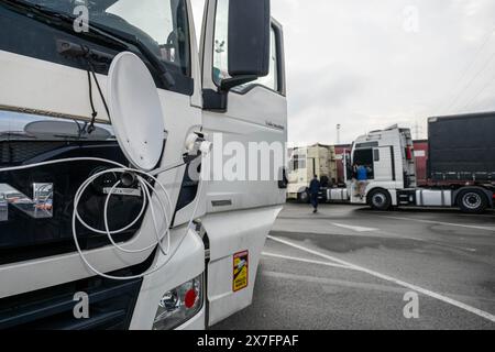 Antwerp, Belgium. 20th May, 2024. A sattelita antenna is seen connected to a truck as the Antwerp Police Zone, the Federal Police, the Social Intelligence and Investigation Service SIOD and the European Labor Authority ELA are organizing a large-scale heavy transport inspection action under the leadership of the labor auditor, with a focus on the employment conditions of truck drivers, in Antwerp, Monday 20 May 2024. BELGA PHOTO JONAS ROOSENS Credit: Belga News Agency/Alamy Live News Stock Photo