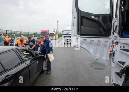 Antwerp, Belgium. 20th May, 2024. Police is seen alongside a truck driver as the Antwerp Police Zone, the Federal Police, the Social Intelligence and Investigation Service SIOD and the European Labor Authority ELA are organizing a large-scale heavy transport inspection action under the leadership of the labor auditor, with a focus on the employment conditions of truck drivers, in Antwerp, Monday 20 May 2024. BELGA PHOTO JONAS ROOSENS Credit: Belga News Agency/Alamy Live News Stock Photo
