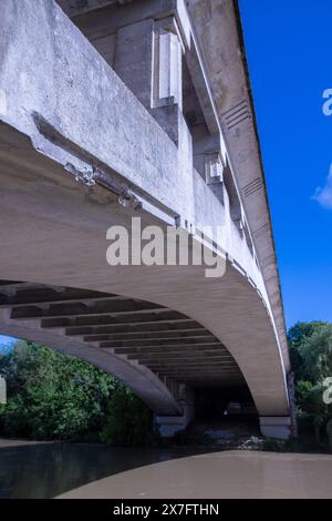 detail of the damaged bridge which crosses the Marne at Champigny sur Marne - 2024 Stock Photo