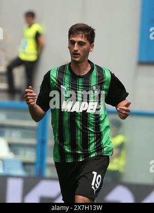 Foto Gianni Santandrea/LaPresse 19 maggio 2024 Reggio Emilia, Italia - sport, calcio - Sassuolo vs Cagliari - Campionato di calcio Serie A Tim  2023/2024 - Stadio Mapei. Nella foto: Kumbulla   Photo Gianni Santandrea/LaPresse May 19, 2024 Reggio Emilia, Italy - sports, soccer - Sassuolo vs Caglairi - Serie A Tim 2023/2024 football championship - Mapei Stadium. In the picture: Kumbulla Stock Photo