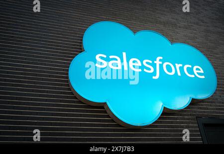 Salesforce company logo in Munich, Germany Stock Photo