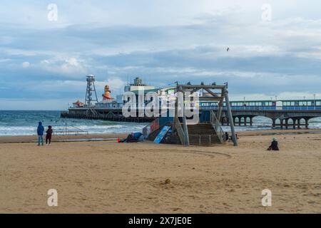 East Cliff Beach, Bournemouth - 14th May 2024: Zip wire tower on the beach in front of Bournemouth Pier. Stock Photo