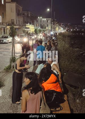 Napoli, Italia. 20th May, 2024. Persone in strada in preda alla paura dopo la scossa di terremoto a Campi Flegrei - 20 maggio 2024 Pozzuoli, Napoli (Italia) - martedì 20 maggio 2024 - News - (Foto Alessandro Garofalo/LaPresse) People in the street in fear after earthquake in Campi Flegrei - May 20, 2024 Pozzuoli, Naples (Italy) - Tuesday, May 20, 2024 - News - (Photo Alessandro Garofalo/LaPresse) Credit: LaPresse/Alamy Live News Stock Photo