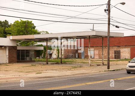 Rayville, Louisiana, USA - April 24, 2024: Cloudy afternoon light shines on the historic downtown district. Stock Photo