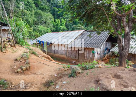Typical wooden house in a Lahu village near Lanjia Lodge in Chiang Khong in Chiang Rai province, northern Thailand Stock Photo
