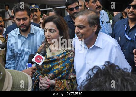 Mumbai, India. 20th May, 2024. L-R Chairman of Jio, Akash Ambani, Indian philanthropist and businesswoman Nita Ambani (C) and Chairman and Managing Director of Reliance Industries, Mukesh Ambani (R) speak to the media after casting their vote at a polling booth in Mumbai. Polling was for six seats of the Loksabha election in Mumbai. These six seats were Mumbai North, Mumbai North West, Mumbai North East, Mumbai North Central, Mumbai South Central and Mumbai South. Maharashtra state recorded a lowest voter turnout of 54 percent. Credit: SOPA Images Limited/Alamy Live News Stock Photo