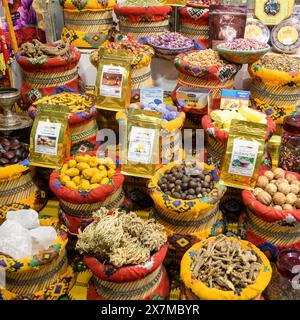 Muscat, Oman - January 2, 2024: The heart of Muscat’s commerce beats in the colorful alleys of the traditional bazaar. Stock Photo