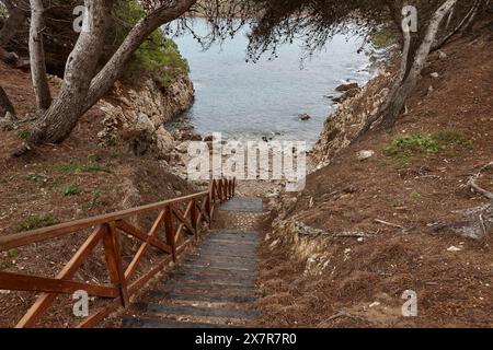 Shoreline wooden path. Cami de ronda. Lescala, Girona. Spain Stock Photo