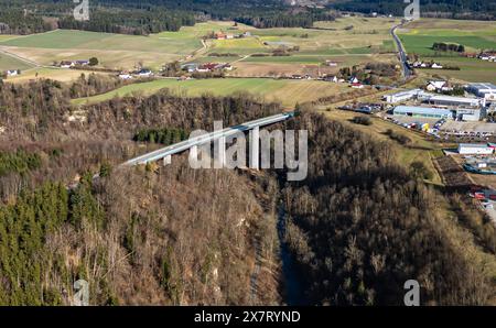 Rottweil, Germany, 2nd Mar 2024:Bird's-eye view along the course of the Neckar River to the Neckarburg Bridge, over which the A81 motorway runs. (Phot Stock Photo