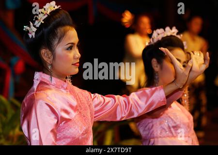 Thailand, Bangkok, The Rose Garden, thai dancers Stock Photo