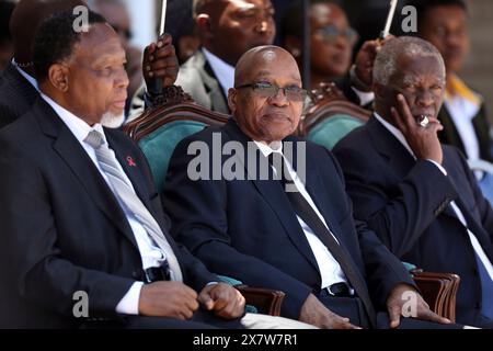 December 14, 2013. Former President Kgalema Motlanthe, President Jacob Zuma and former President Thabo Mbeki watch as the body of Nelson Mandela leaves for Qunu. Official sending-off ceremony at Waterkloof Air Force Base.  Photo: James Oatway /Sunday Times/ Times Media/african.pictures Stock Photo