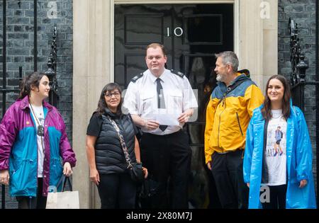 London, England, UK. 22nd May, 2024. FIGEN MURRAY, mother of Manchester Arena bombing victim Martyn Hett, arrives in Downing Street, London with (husband and daughters, to hand in a letter about Martyn's Law to Number 10, after her 200-mile walk to London from the spot where her son was killed in Manchester. Martyn's Law is named in tribute to the 29-year-old who was one of 22 people killed at the end of an Ariana Grande concert in May 2017, would require venues and local authorities in the UK to have preventative plans against terror attacks. Credit: ZUMA Press, Inc./Alamy Live News Stock Photo