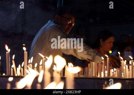 Dhaka, Dhaka, Bangladesh. 22nd May, 2024. Buddhists people celebrate their biggest religious festival, Buddha Purnima, at Dharmarajika Buddhist Maha Vihara (temple), Dhaka. Lord Gautama Buddha was born on this day. (Credit Image: © Syed Mahabubul Kader/ZUMA Press Wire) EDITORIAL USAGE ONLY! Not for Commercial USAGE! Credit: ZUMA Press, Inc./Alamy Live News Stock Photo