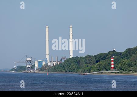 Rissen lighthouse, upper and lower range light, Rissener Ufer, Hamburg, behind it combined heat and power station Wedel in Schleswig-Holstein, Germany Stock Photo