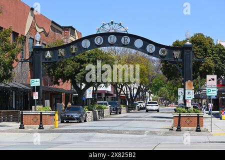 POMONA, CALIFORNIA - 18 MAY 2024: Antique Row Arch over Second Street in historic Downtown Pomona Stock Photo