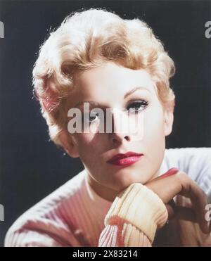 THE EDDY DUCHIN STORY 1956 Columbia Pictures film with Kim Novak as Marjorie  Oelrichs Stock Photo