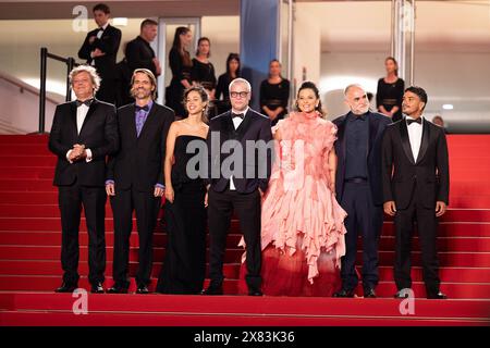 Cannes, France. 22nd May, 2024. Cannes, France. 22nd May, 2024. Fabiano Gullane, Caio Gullane, Janaina Bernardes, Fábio Assunção, Nataly Rocha, Director Karim Aïnouz and Iago Xavier attends the 'Motel Destino' Red Carpet at the 77th annual Cannes Film Festival at Palais des Festivals on May 22, 2024 in Cannes, France. Photo by David Boyer/ABACAPRESS.COM Credit: Abaca Press/Alamy Live News Stock Photo