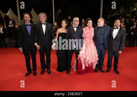 Cannes, France. 22nd May, 2024. Cannes, France. 22nd May, 2024. Fabiano Gullane, Caio Gullane, Janaina Bernardes, Fábio Assunção, Nataly Rocha, Director Karim Aïnouz and Iago Xavier attends the 'Motel Destino' Red Carpet at the 77th annual Cannes Film Festival at Palais des Festivals on May 22, 2024 in Cannes, France. Photo by David Boyer/ABACAPRESS.COM Credit: Abaca Press/Alamy Live News Stock Photo