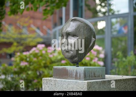 Bust of Ludwig Erhard, Street of Remembrance, Spreebogen, Moabit, Mitte, Berlin, Germany Stock Photo