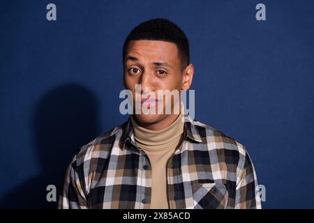 Photo portrait of attractive young man look camera skeptical dressed stylish checkered clothes isolated on dark blue color background Stock Photo