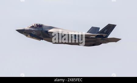 A U.S. Marine Corps F-35B Lightning II aircraft assigned to Marine Fighter Attack Squadron 242 takes off from Marine Corps Air Station Iwakuni, Japan, Stock Photo