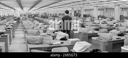 THE APARTMENT  1960 United Artists film with Jack Lemmon as Calvin 'Bud' Baxter Stock Photo