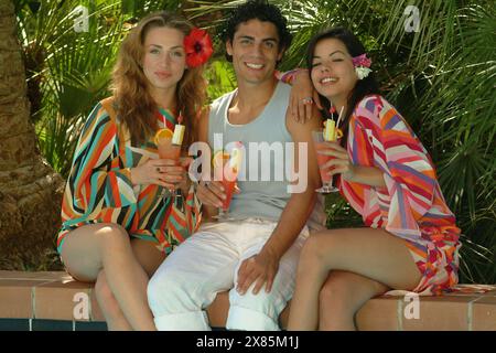 Gabriela Gottschalk, Silva Gonzalez und Fernanda Brandao (v.l.n.r.) sind die die 'Hot Banditoz', die mit dem spanischen Kinderlied 'Veo veo' sofort auf Platz 3 der deutschen Charts kamen, Spanien 2004. Stock Photo