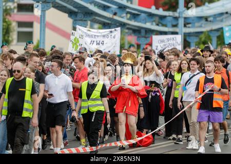 Wroclaw, Wroclaw, Poland. 22nd May, 2024. Thousands of students on the streets of Wroclaw celebrate Juwenalia 2024. The students' holiday will last for two days and will be full of cultural events. (Credit Image: © Krzysztof Zatycki/ZUMA Press Wire) EDITORIAL USAGE ONLY! Not for Commercial USAGE! Stock Photo