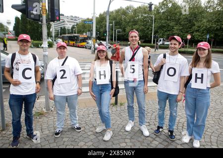 Wroclaw, Wroclaw, Poland. 22nd May, 2024. Thousands of students on the streets of Wroclaw celebrate Juwenalia 2024. The students' holiday will last for two days and will be full of cultural events. (Credit Image: © Krzysztof Zatycki/ZUMA Press Wire) EDITORIAL USAGE ONLY! Not for Commercial USAGE! Stock Photo