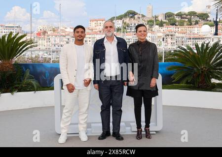 Iago Xavier, Karim Ainouz und Nataly Rocha beim Photocall zum Kinofilm 'Motel Destino' auf dem Festival de Cannes 2024 / 77. Internationale Filmfestspiele von Cannes am Palais des Festivals. Cannes, 23.05.2024 Stock Photo