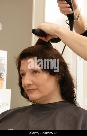 Vorher - nachher, Doku-Soap, Deutschland 2005, heute: Umstyling von Sabine Sanke-Wassermann, hier beim Friseurtermin Stock Photo