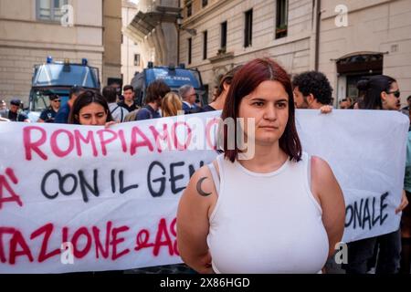 Rome, Rm, Italy. 23rd May, 2024. Students try to reach CRUI (Conference of Italian University Rectors) to deliver a letter asking Rectors to ''break any complicity with the genocide'' in Palestine. (Credit Image: © Marco Di Gianvito/ZUMA Press Wire) EDITORIAL USAGE ONLY! Not for Commercial USAGE! Stock Photo