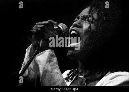 CARLEEN ANDERSON, JAZZ STAGE, GLASTONBURY 1995: The soul singer Carleen Anderson headlines the Jazz Stage at the Glastonbury Festival, Pilton Farm, Somerset, England, 25 June 1995. In 1995 the festival celebrated its 25th anniversary. Photo: ROB WATKINS.  INFO: Carleen Anderson was born on May 10, 1957, in Houston, Texas. She is an acclaimed American soul singer and songwriter, best known for her work with the Young Disciples and her successful solo career in the UK music scene. Stock Photo