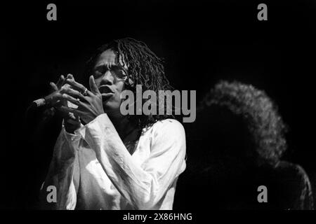 CARLEEN ANDERSON, JAZZ STAGE, GLASTONBURY 1995: The soul singer Carleen Anderson headlines the Jazz Stage at the Glastonbury Festival, Pilton Farm, Somerset, England, 25 June 1995. In 1995 the festival celebrated its 25th anniversary. Photo: ROB WATKINS.  INFO: Carleen Anderson was born on May 10, 1957, in Houston, Texas. She is an acclaimed American soul singer and songwriter, best known for her work with the Young Disciples and her successful solo career in the UK music scene. Stock Photo