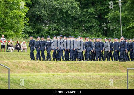 Öffentliches Gelöbnis der Bundeswehr in Germersheim Gesellschaft, Deutschland, Rheinland-Pfalz, Germersheim, Stadtpark Fronte Lamotte, May 23. Etwa 240 Rekrutinnen und Rekruten der Bundeswehr nehmen an einer feierlichen Gelöbniszeremonie bzw. Vereidigung teil. *** Public pledge of the Bundeswehr in Germersheim Society, Germany, Rhineland-Palatinate, Germersheim, Fronte Lamotte City Park, May 23 Around 240 recruits of the Bundeswehr take part in a solemn pledge ceremony or swearing-in ceremony Stock Photo