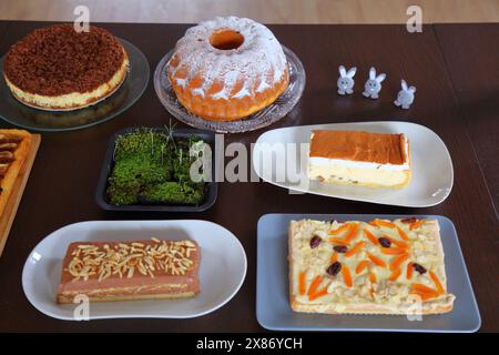 Easter cakes table in Poland. Easter pastry: babka cake, mazurek cakes and cheesecakes. Easter in Poland - Wielkanoc. Stock Photo