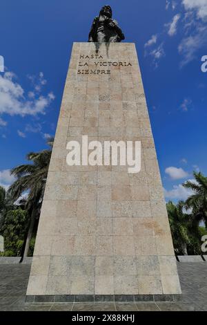 308 Che Guevara's motto ''Hasta la victoria siempre -Until Victory always'' at the foot of his bronze statue atop his mausoleum. Santa Clara-Cuba. Stock Photo