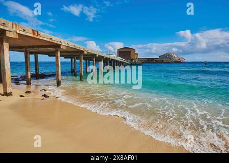 Landscape of the Makai Research Pier, Kaup? Beach Park, Hawaiian Island Oahu, O?ahu, Hawaii, Aloha State, United States, North America Stock Photo