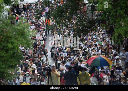 Taipei, Taiwan. 24th May, 2024. Protesters sit on ground while holding placards expressing their opinion outside the Legislative Yuan during the demonstration. Thousands of demonstrators gathered outside of the parliament to protest against the controversial bill that would expand the power of the legislature. Credit: SOPA Images Limited/Alamy Live News Stock Photo