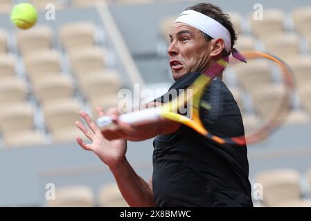 Paris, France. 24th May, 2024. © PHOTOPQR/LE PARISIEN/Le Parisien/Arnaud Journois ; PARIS ; 24/05/2024 ; TENNIS, ROLAND GARROS 2024, SIMPLE MESSIEURS, COURT PHILIPPE CHATRIER, RAFAEL NADAL A L'ENTRAINEMENT Paris, France, may 24th 2024 Training session for Rafael Nadal before Roland Garros french open Credit: MAXPPP/Alamy Live News Stock Photo