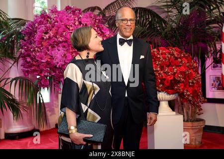 Journalist Lester Holt right, and Carol Hagen-Holt arrive to attend a ...